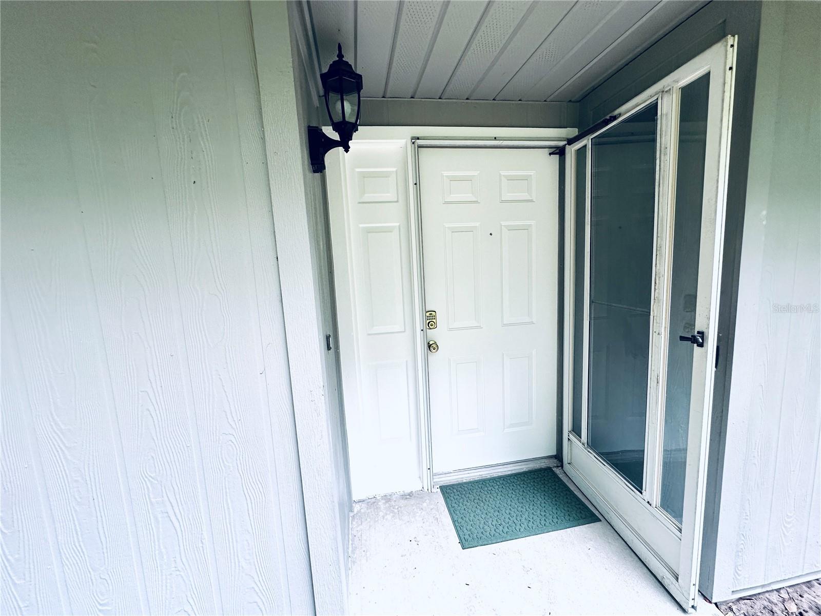 Image 3 of 51 For 525 Oak Terrace 121