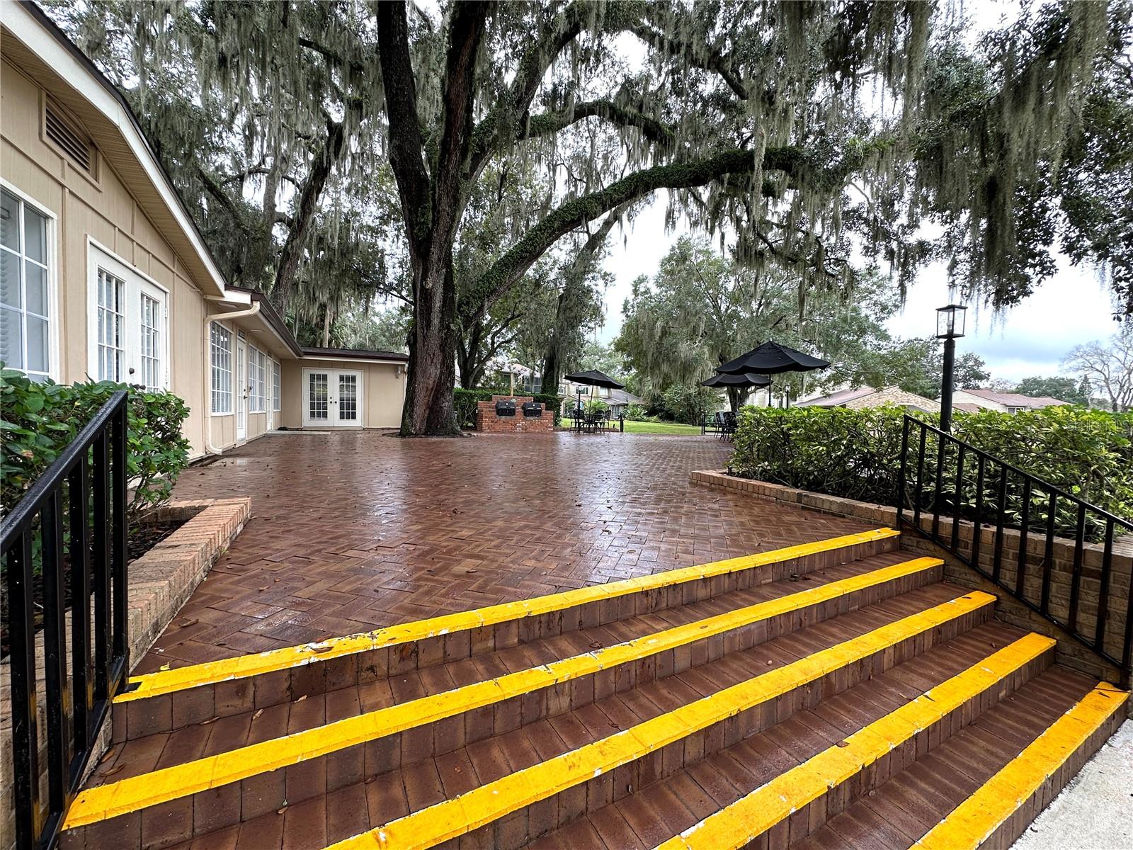 Image 37 of 51 For 525 Oak Terrace 121