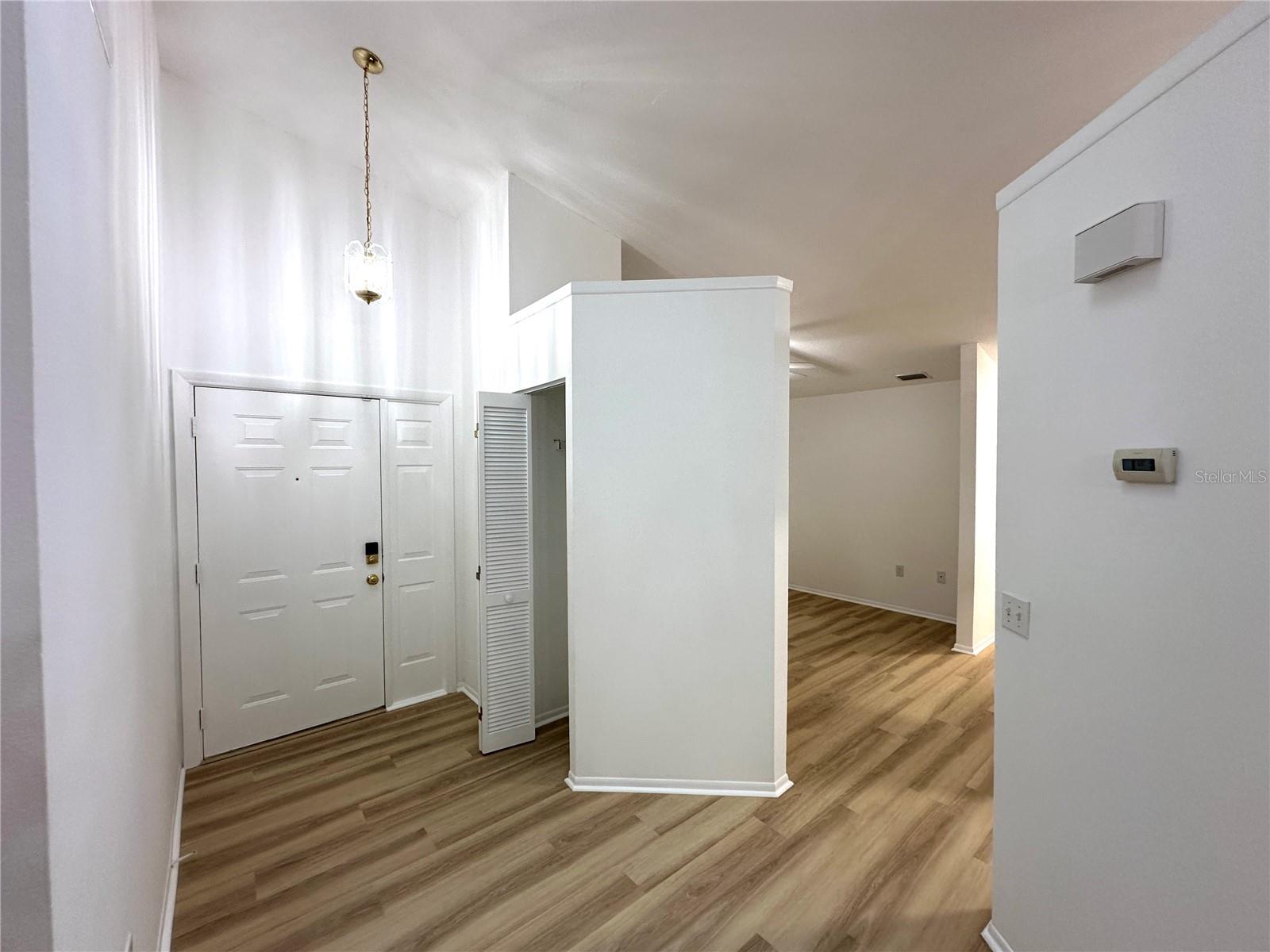 Image 4 of 51 For 525 Oak Terrace 121