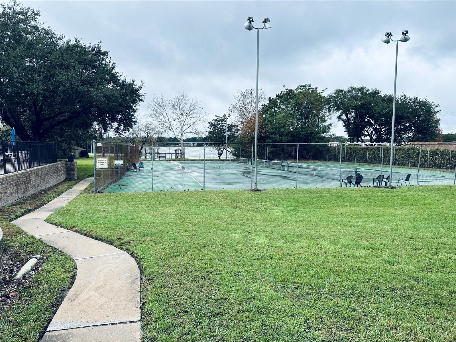 Image 40 of 51 For 525 Oak Terrace 121