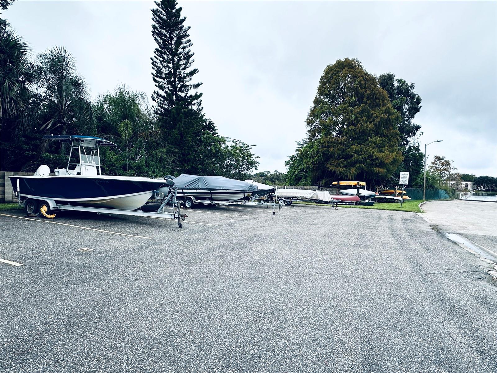 Image 43 of 51 For 525 Oak Terrace 121