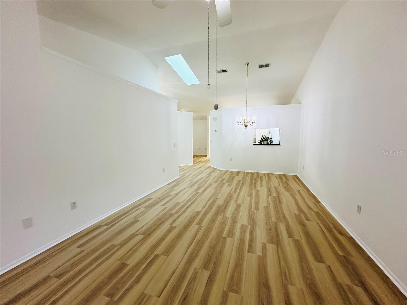 Image 7 of 51 For 525 Oak Terrace 121