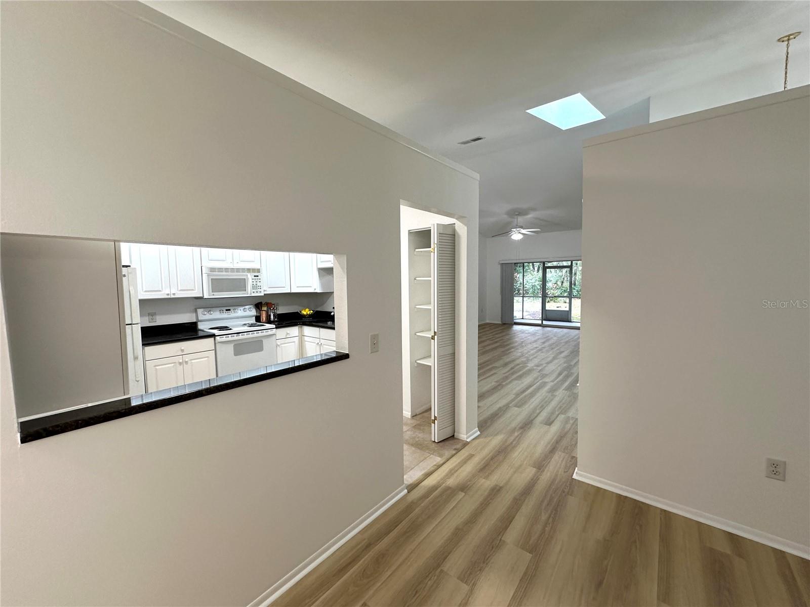 Image 8 of 51 For 525 Oak Terrace 121