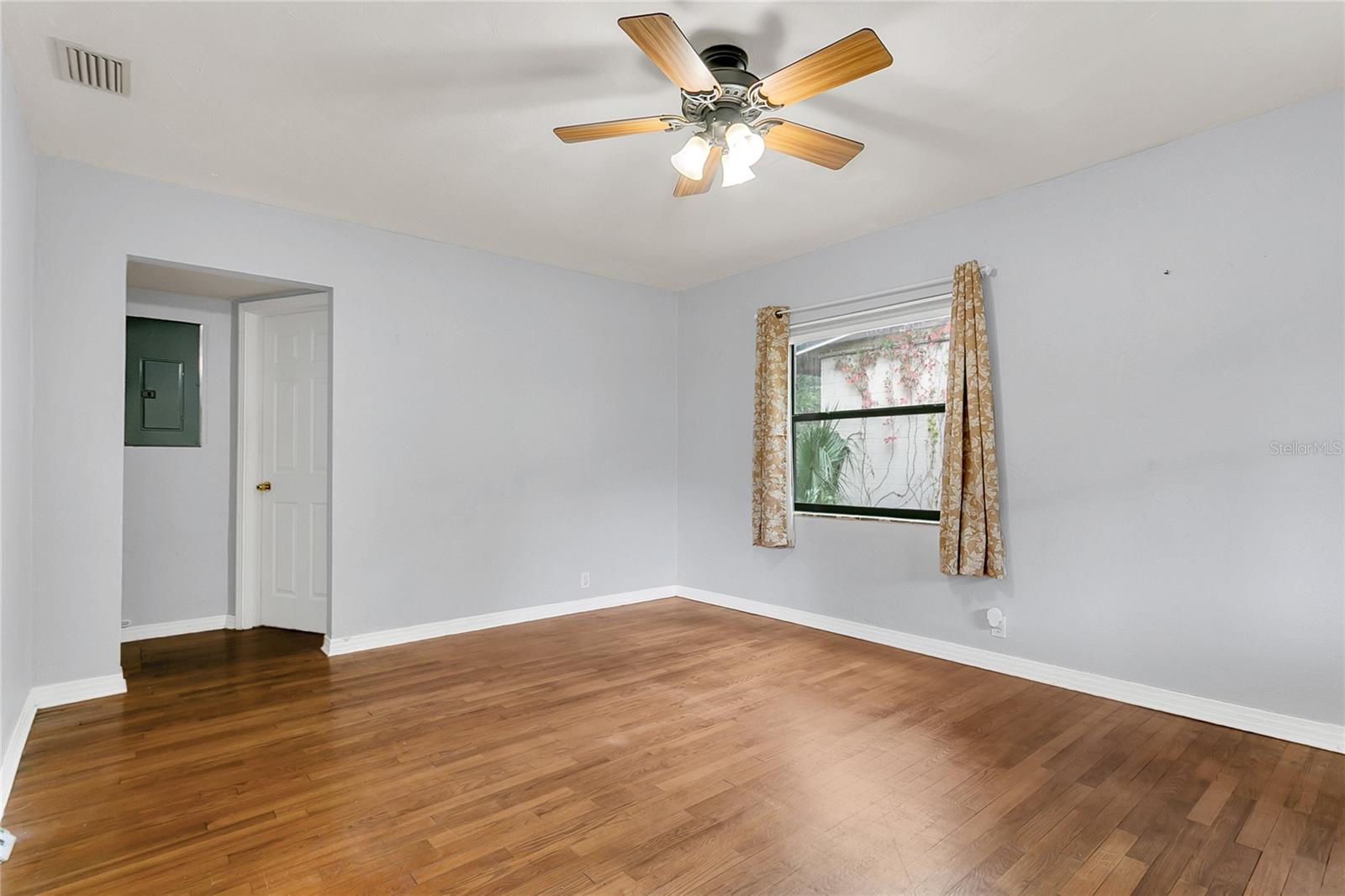 Image 5 of 26 For 1700 Ferris Avenue