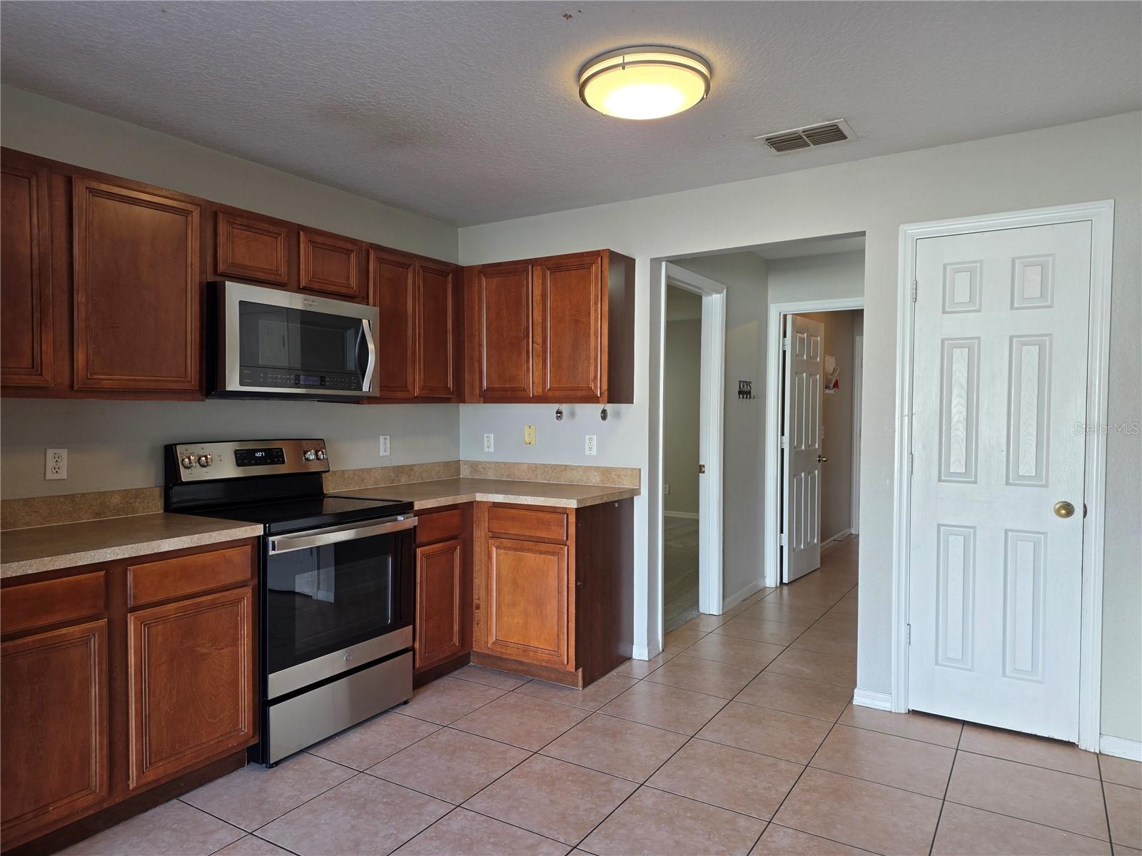 Image 13 of 37 For 1645 Algonkin Loop