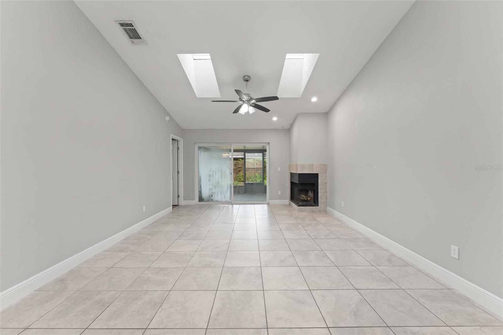 Image 10 of 36 For 1058 Alpug Avenue