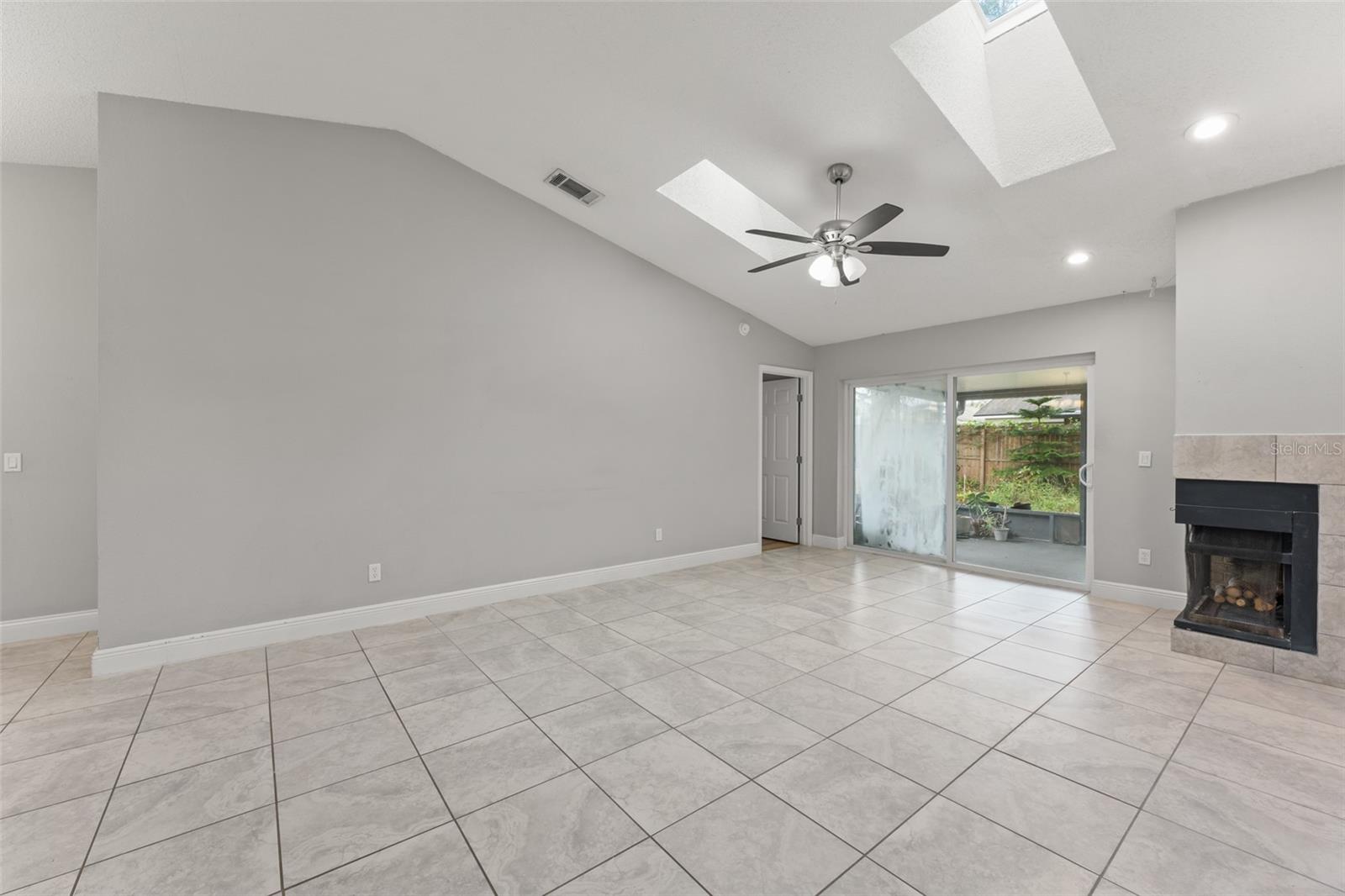 Image 11 of 36 For 1058 Alpug Avenue