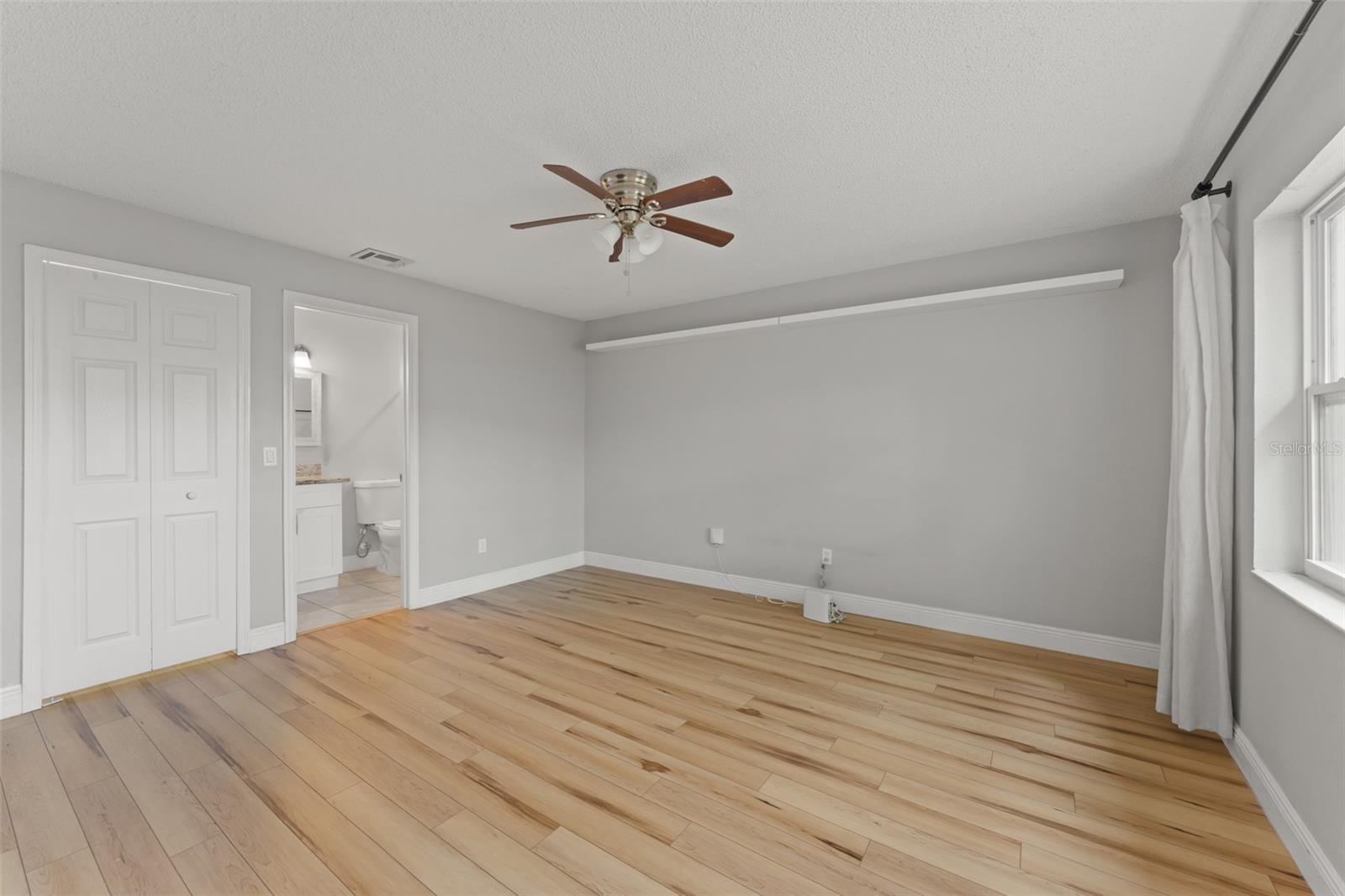 Image 14 of 36 For 1058 Alpug Avenue