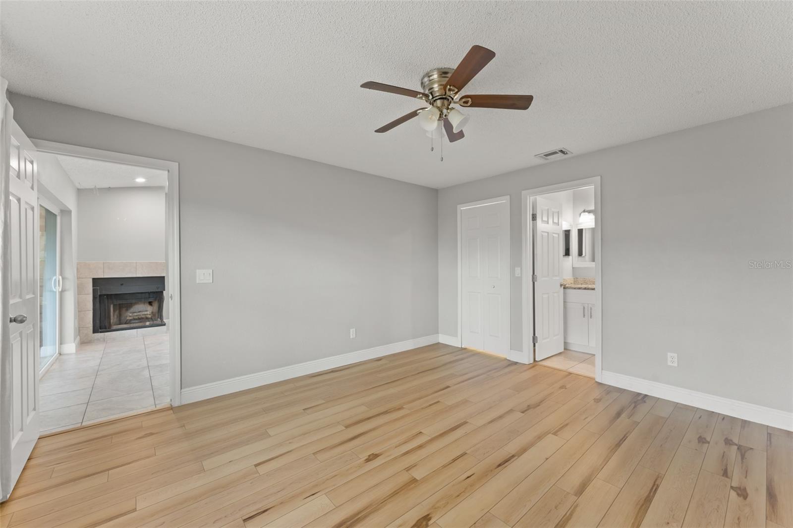 Image 15 of 36 For 1058 Alpug Avenue