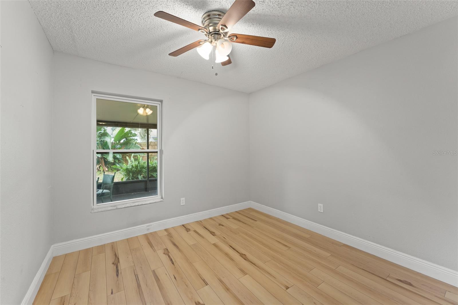 Image 23 of 36 For 1058 Alpug Avenue