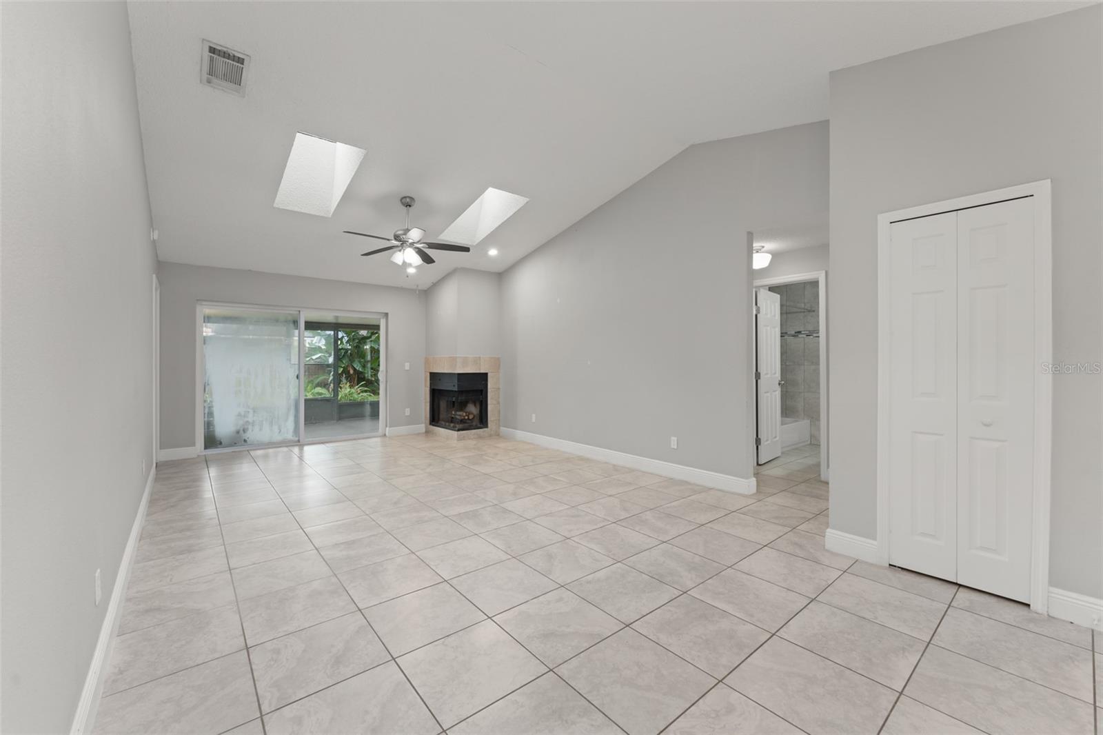 Image 9 of 36 For 1058 Alpug Avenue