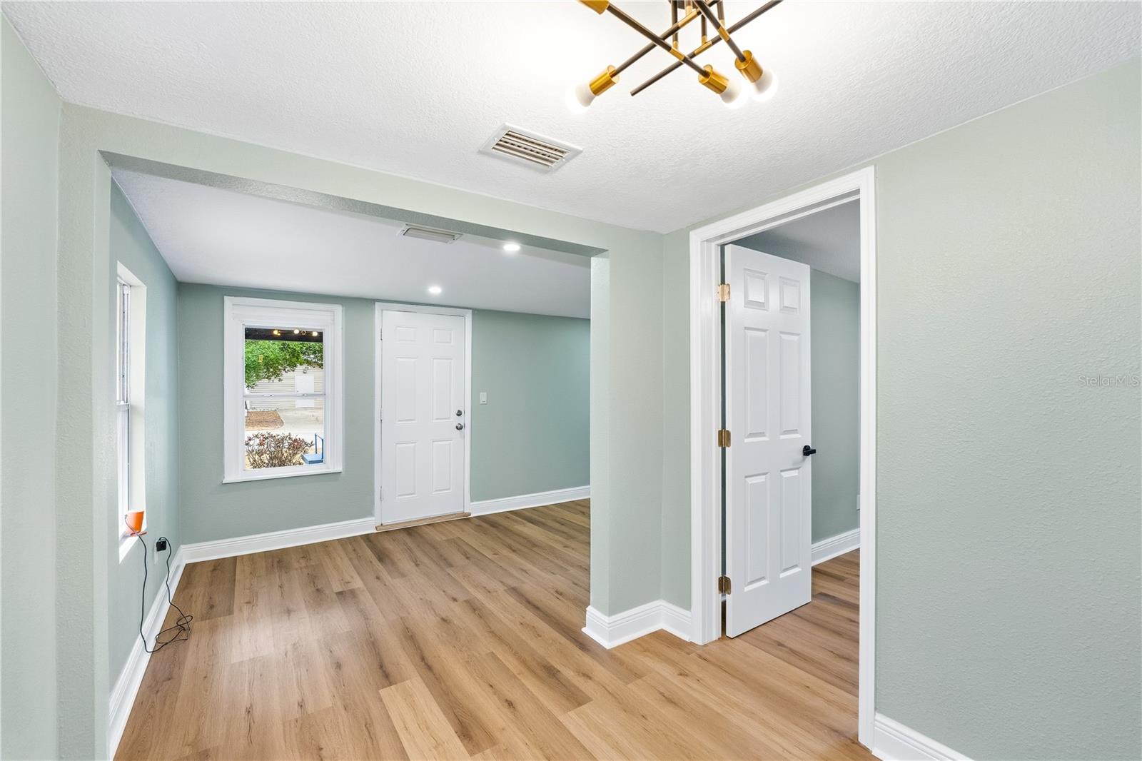 Image 11 of 34 For 616 Lime Street