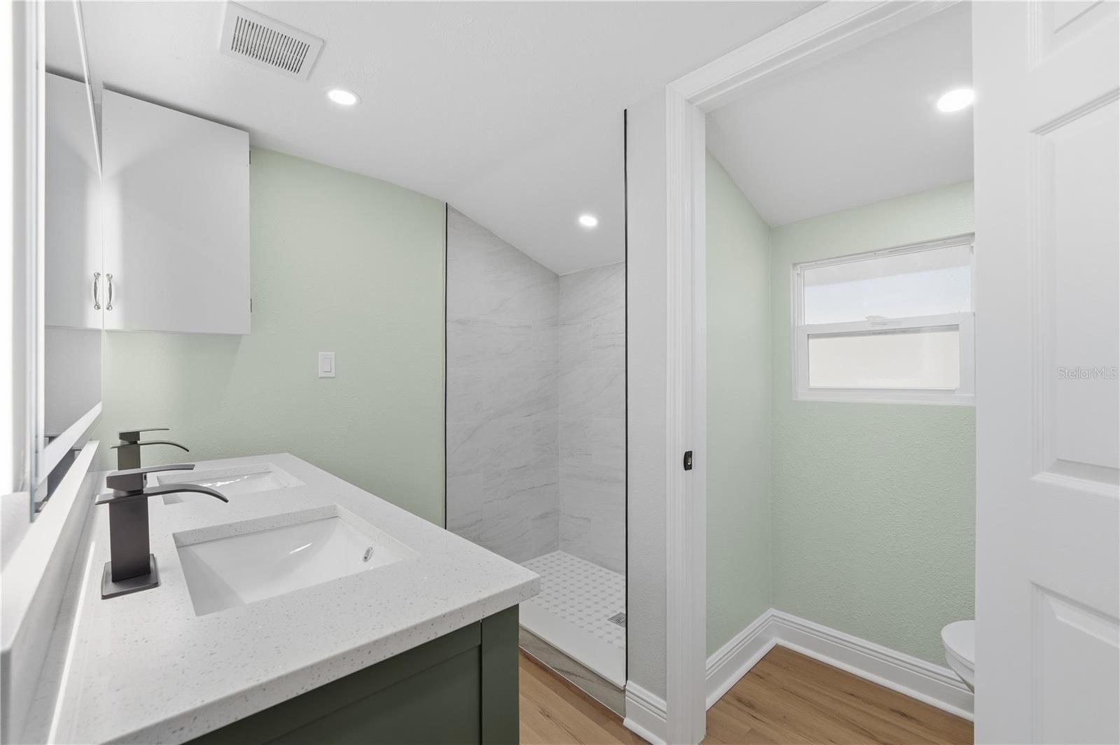 Image 14 of 34 For 616 Lime Street