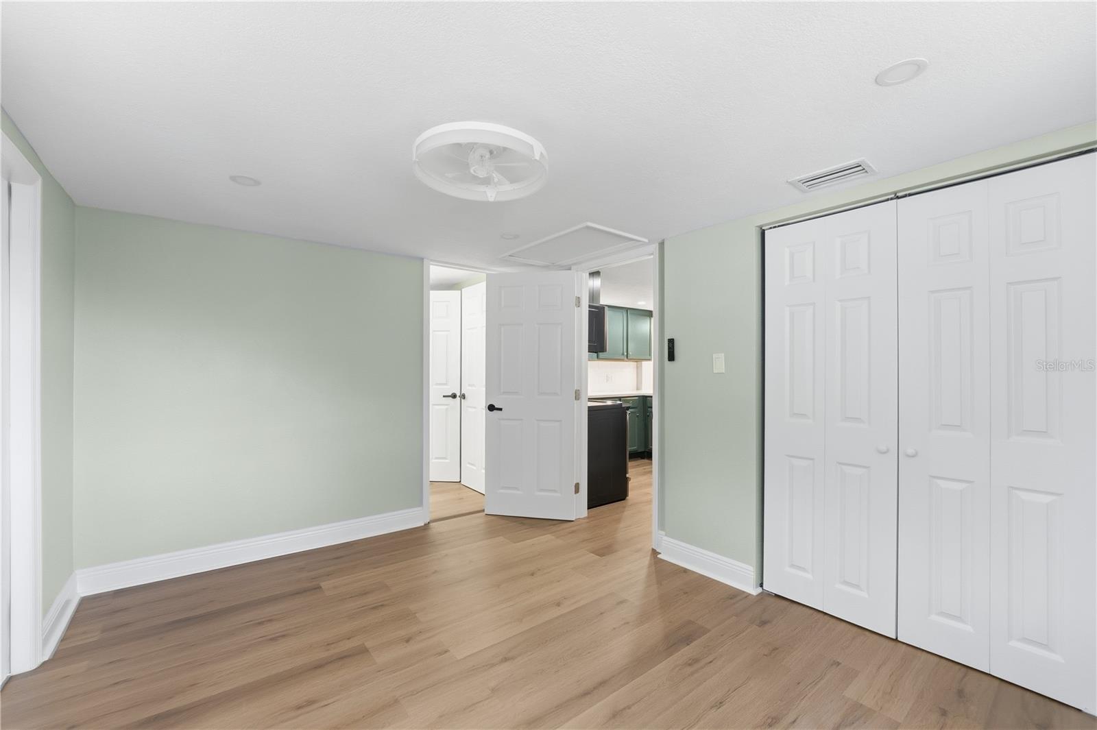 Image 22 of 34 For 616 Lime Street