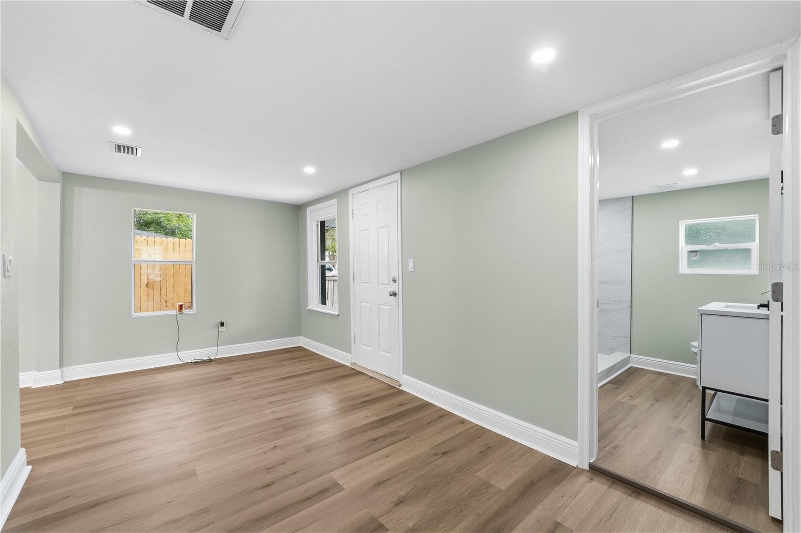 Image 24 of 34 For 616 Lime Street