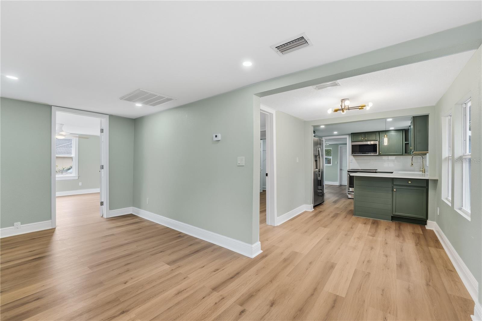 Image 5 of 34 For 616 Lime Street