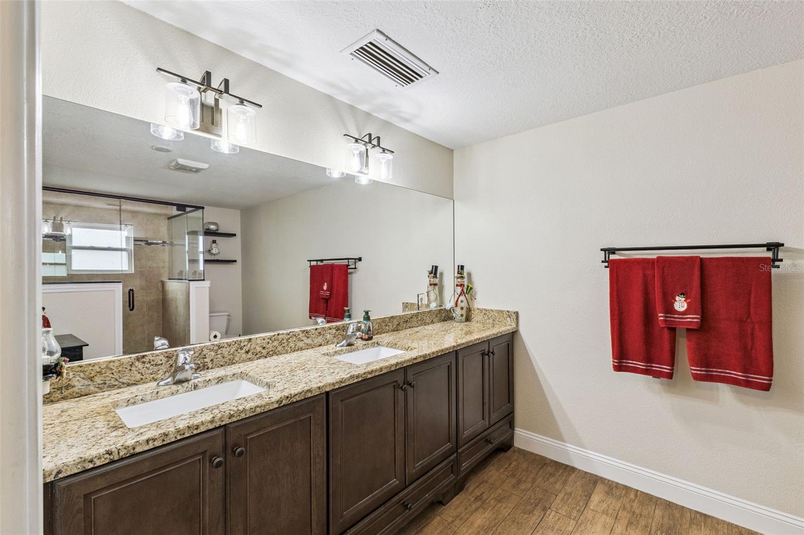 Image 17 of 35 For 530 Lake Bingham Road