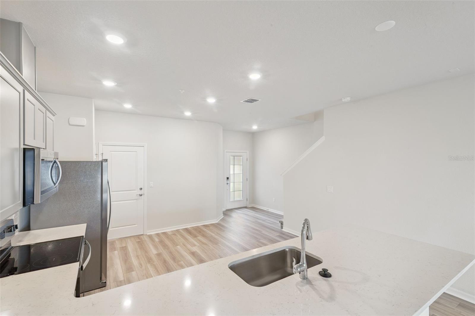 Image 11 of 20 For 675 Belgrove Street