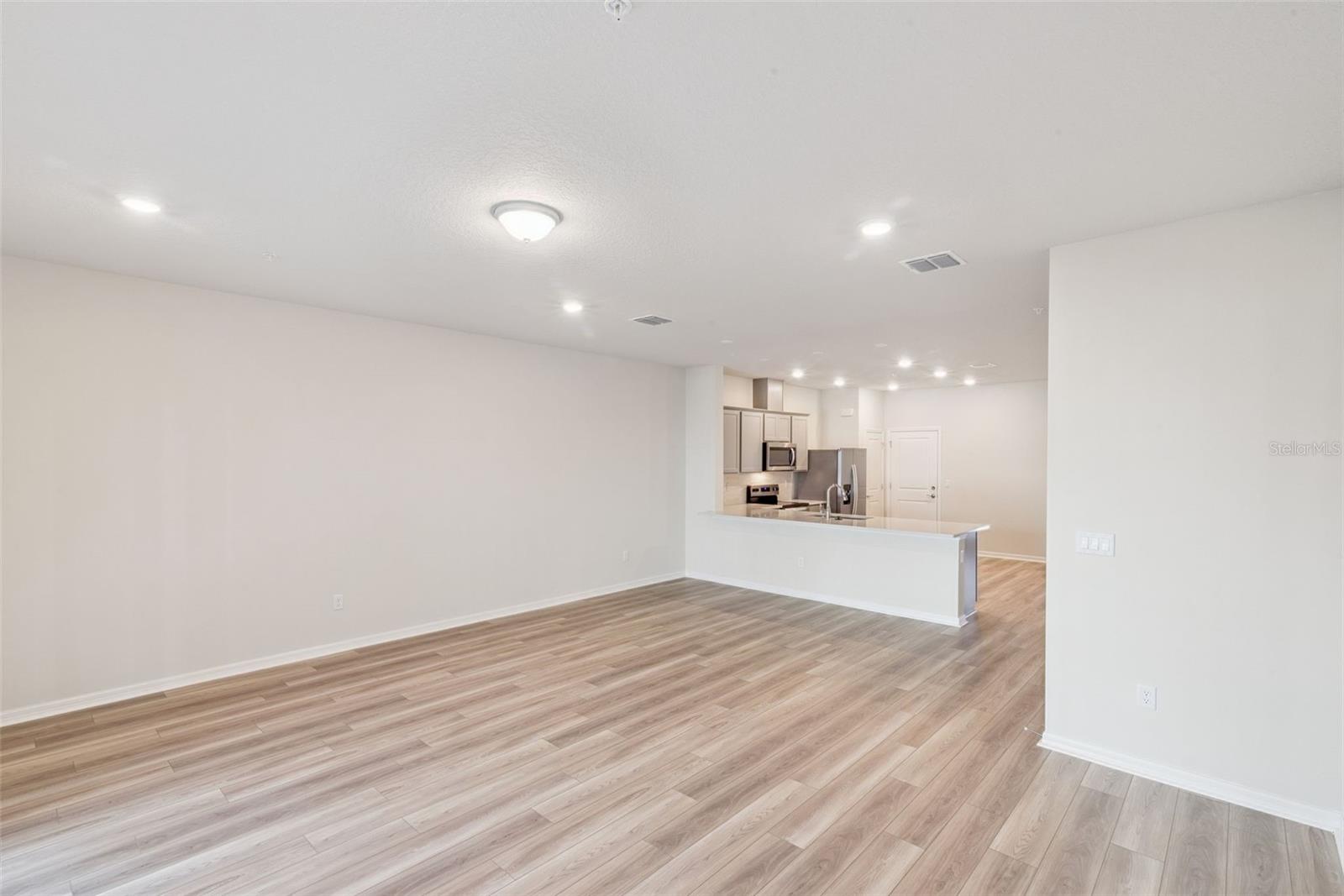 Image 5 of 20 For 675 Belgrove Street