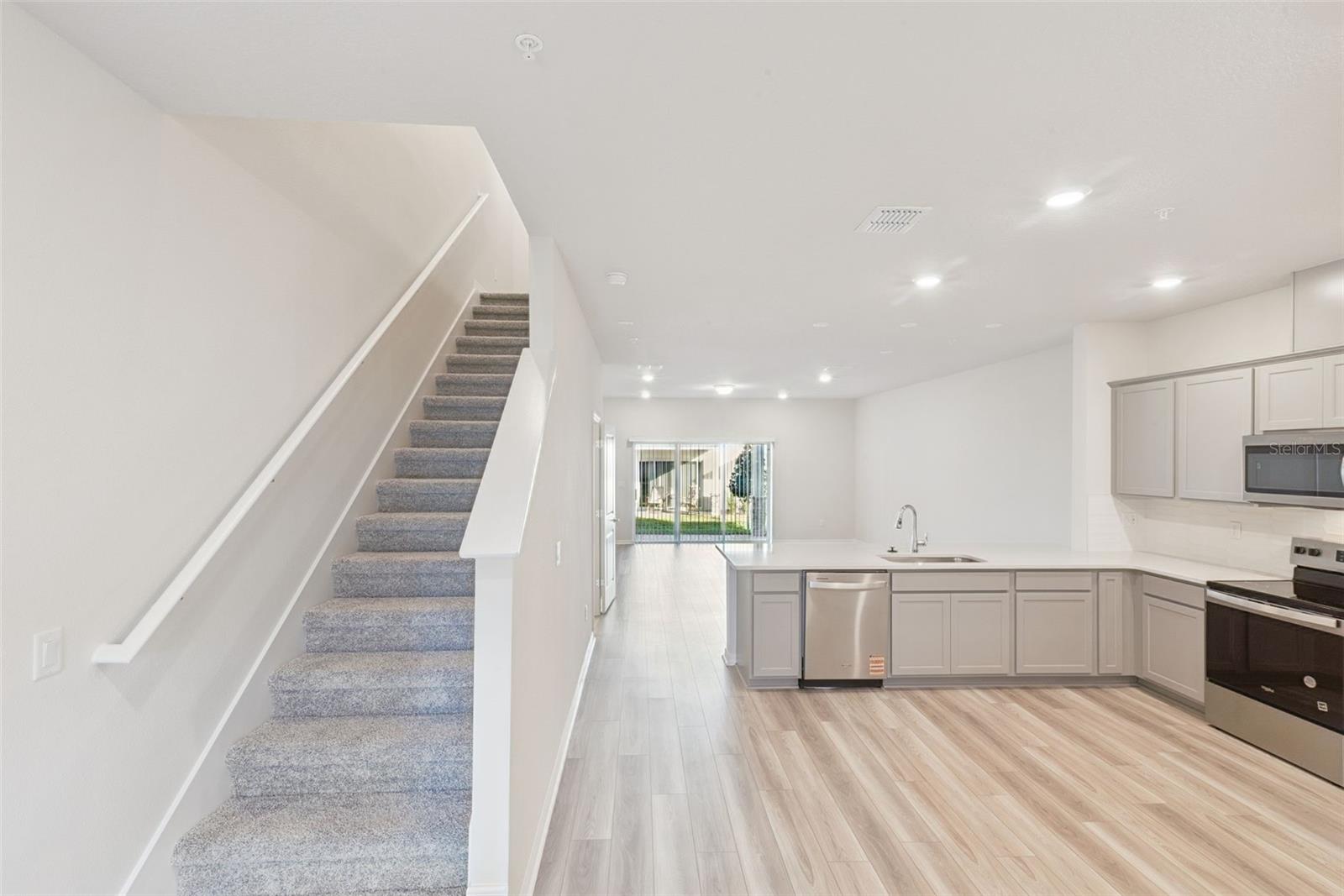 Image 7 of 20 For 675 Belgrove Street