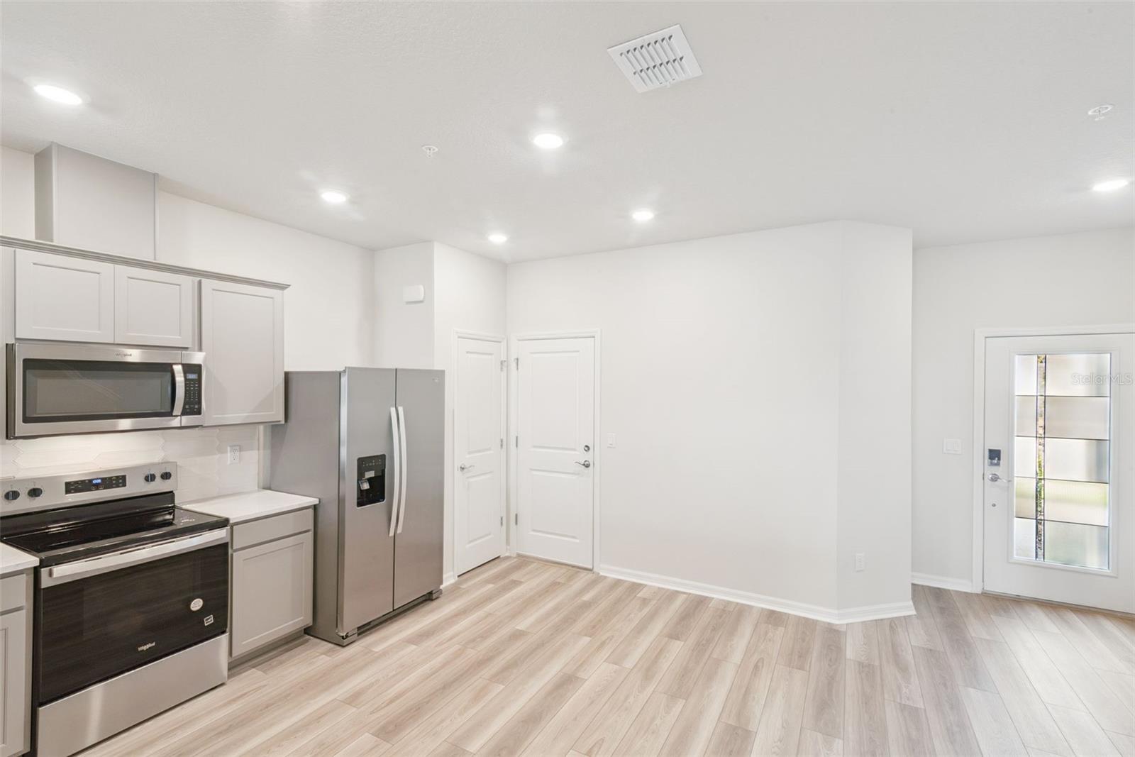 Image 8 of 20 For 675 Belgrove Street