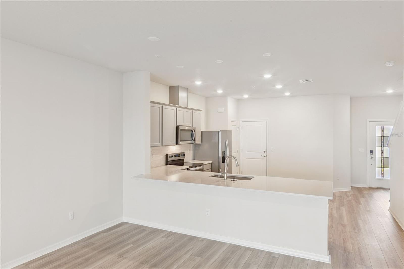 Image 9 of 20 For 675 Belgrove Street