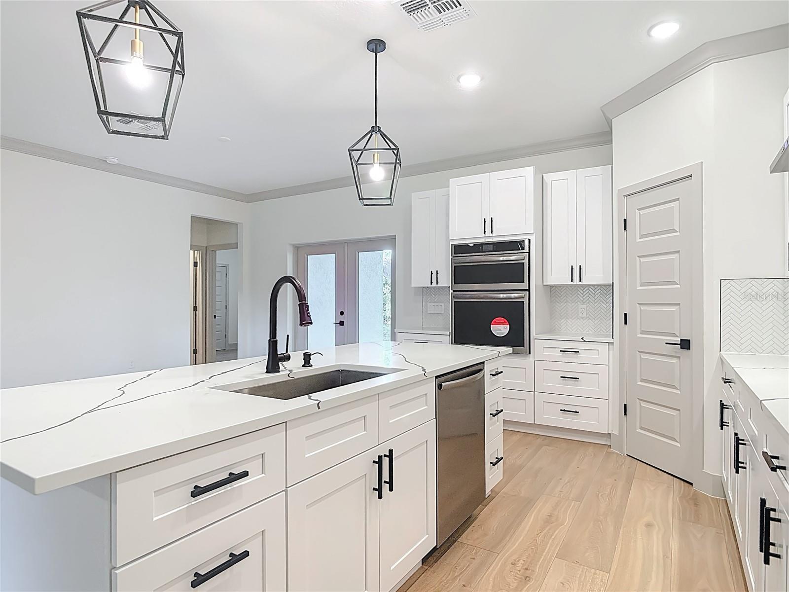 Image 10 of 46 For 226 W Pennsylvania Avenue