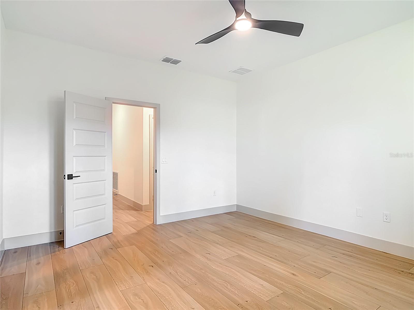 Image 17 of 46 For 226 W Pennsylvania Avenue