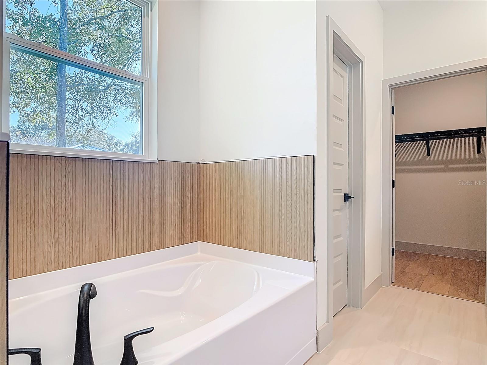 Image 21 of 46 For 226 W Pennsylvania Avenue