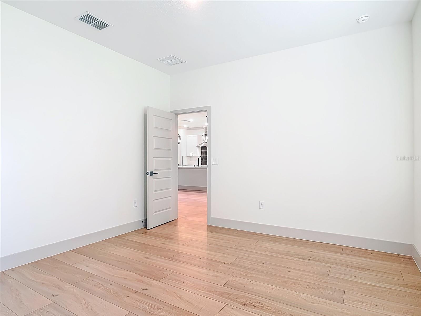 Image 25 of 46 For 226 W Pennsylvania Avenue