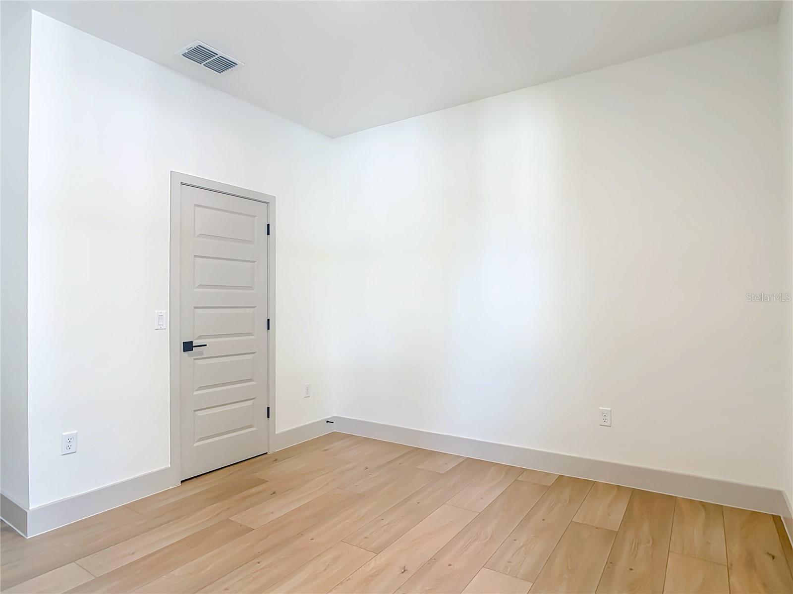 Image 28 of 46 For 226 W Pennsylvania Avenue