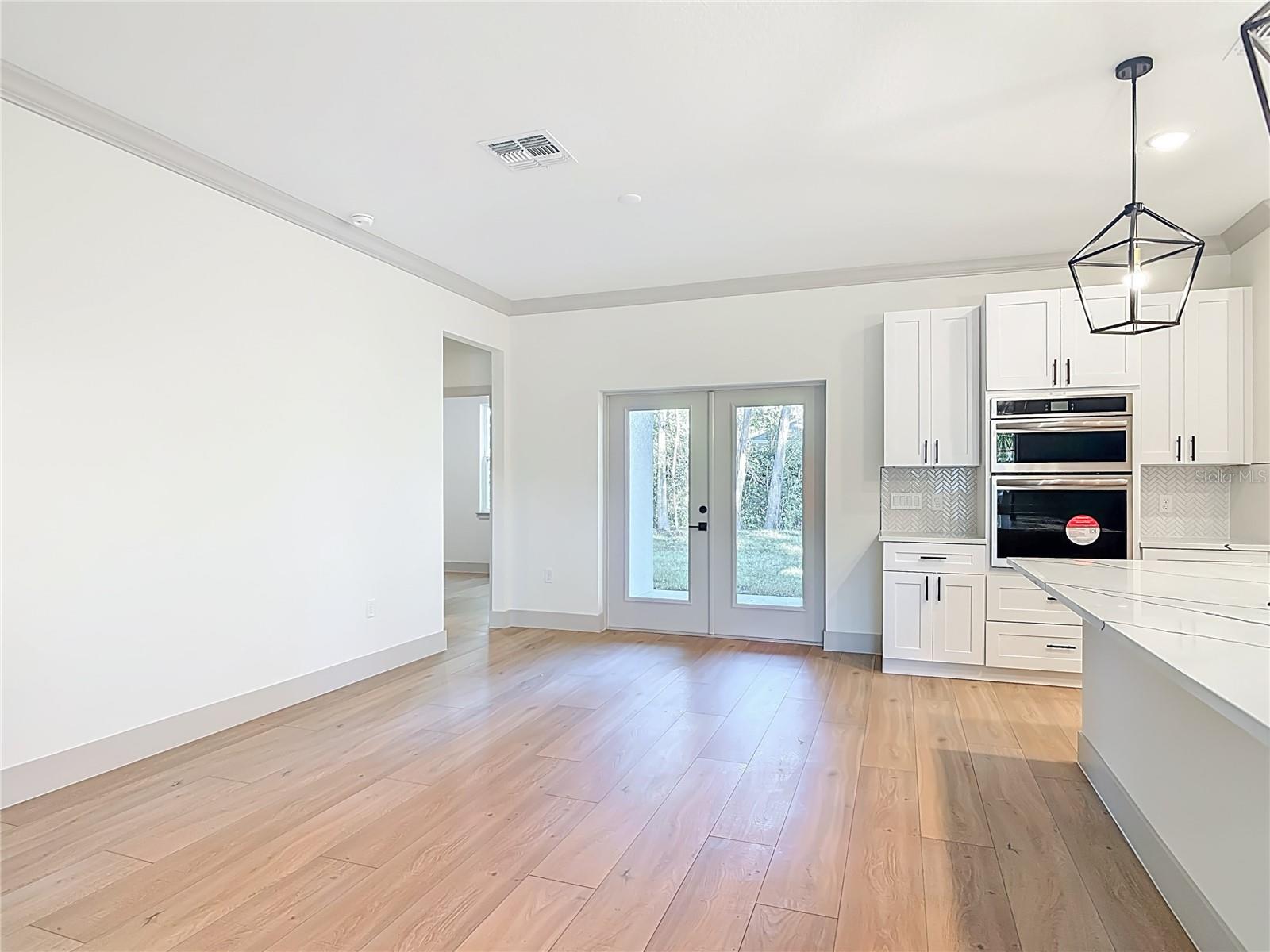 Image 8 of 46 For 226 W Pennsylvania Avenue