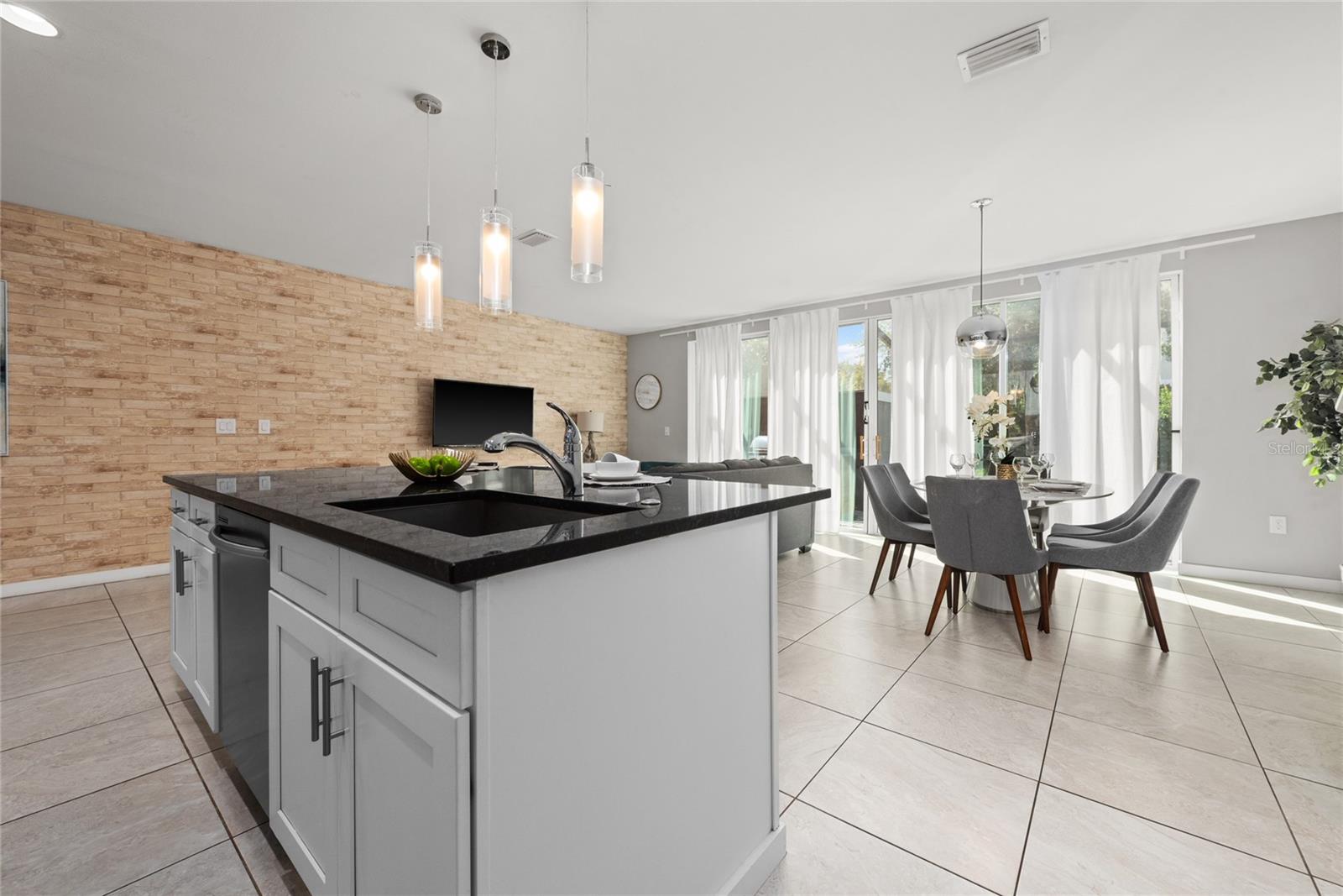 Image 6 of 29 For 4402 Le Reve Court