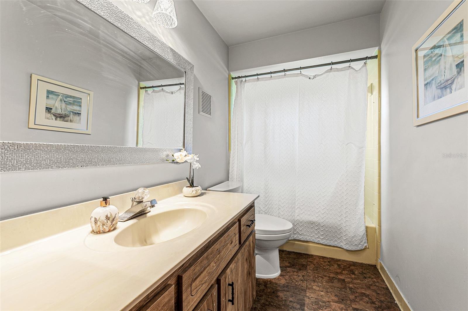 Image 20 of 26 For 112 Colleen  