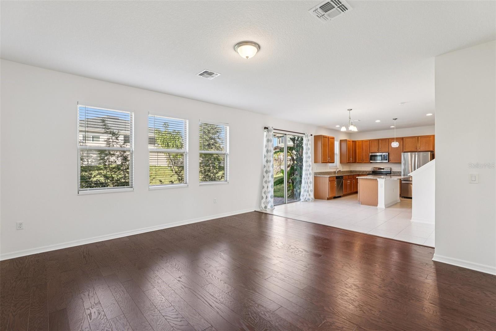 Image 6 of 31 For 17195 Hickory Wind Drive