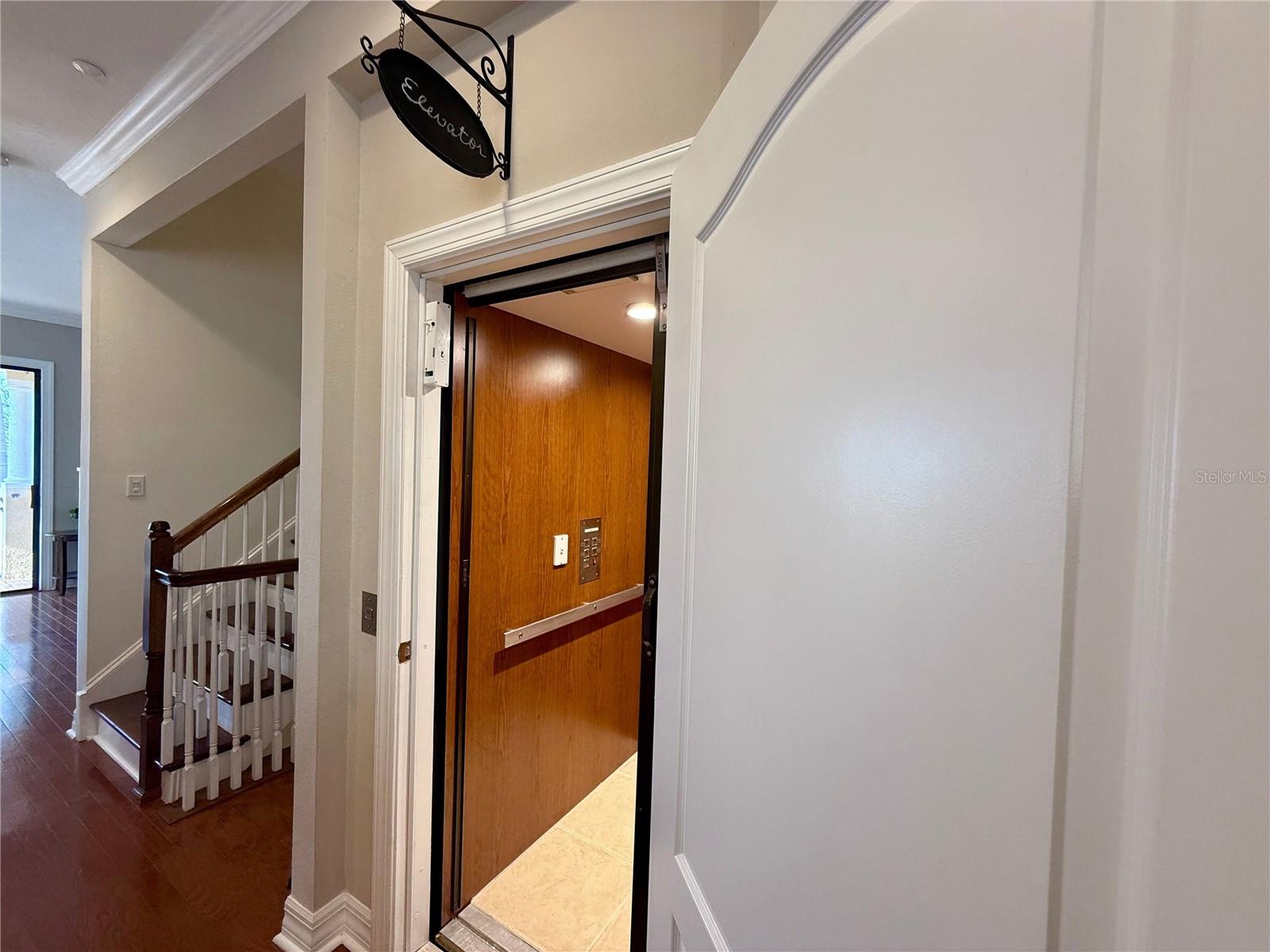 Image 10 of 39 For 6418 Mayra Shores Lane