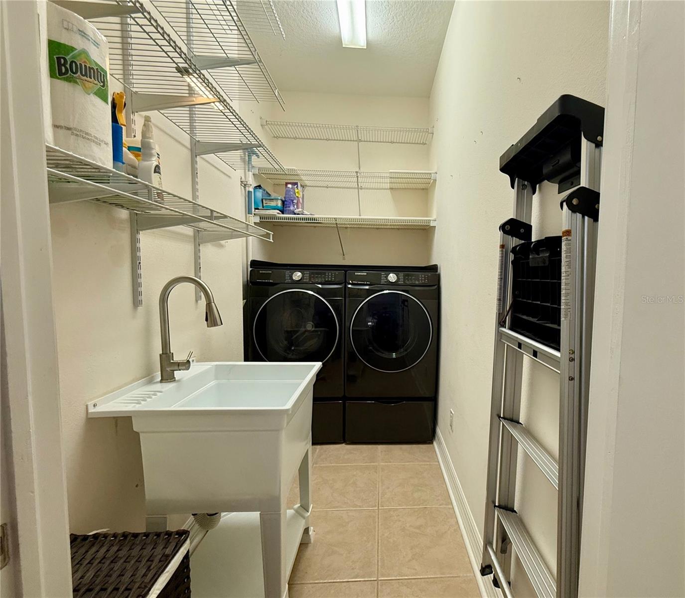 Image 27 of 39 For 6418 Mayra Shores Lane