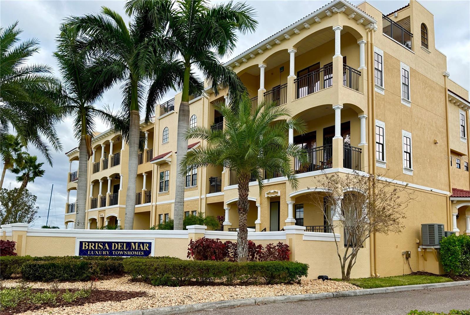 Image 28 of 39 For 6418 Mayra Shores Lane