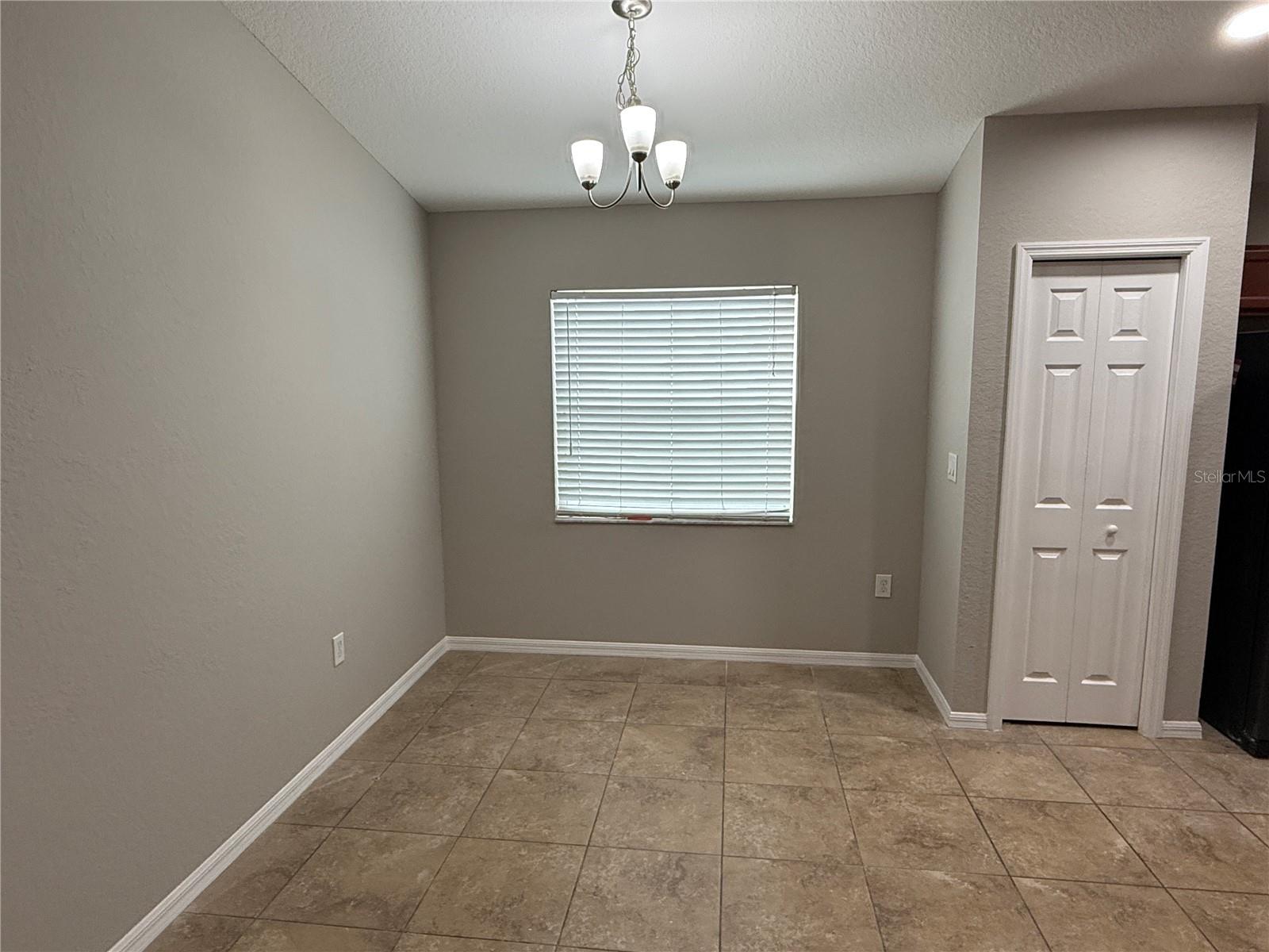 Image 5 of 17 For 4819 Summerfield Circle