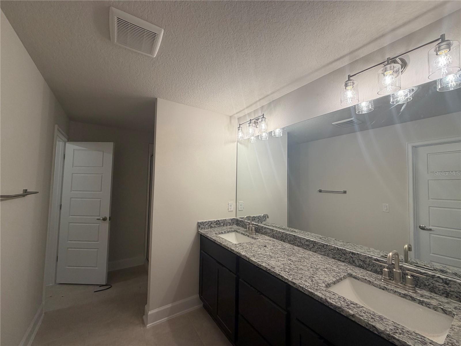 Image 3 of 14 For 7520 Bent Tree Loop