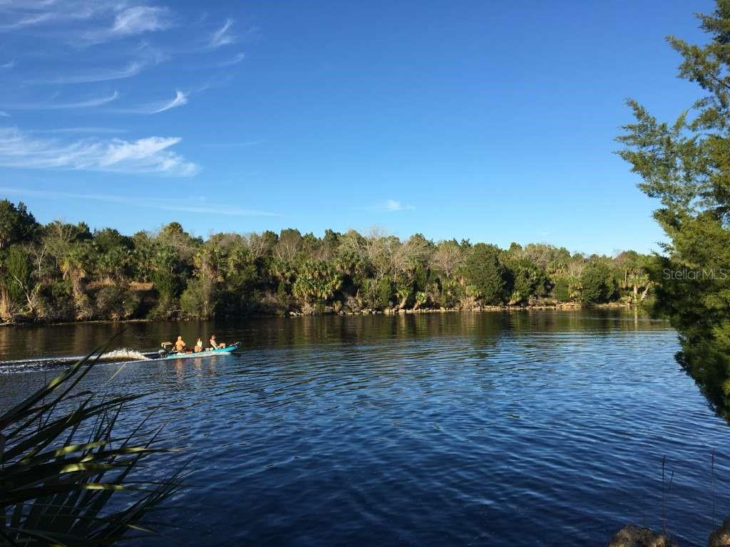 Listing photo id 10 for 9648 Country Club Way