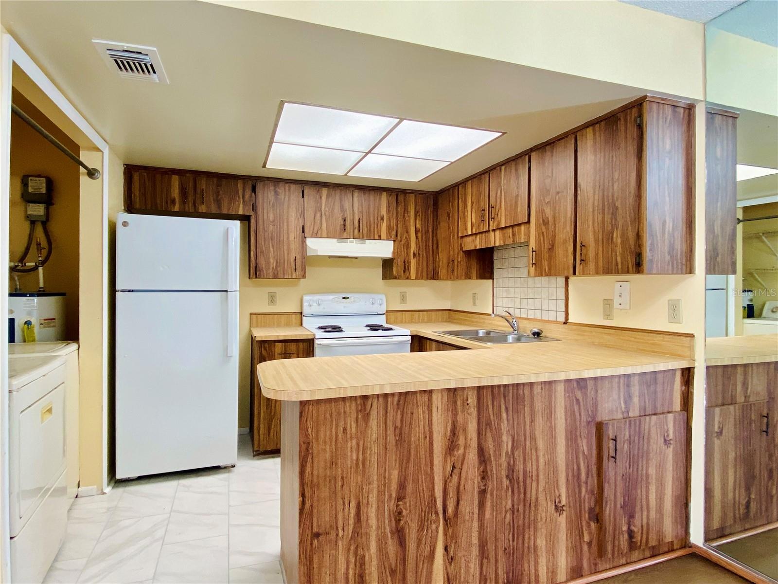 Image 5 of 13 For 64 Windtree Lane 203