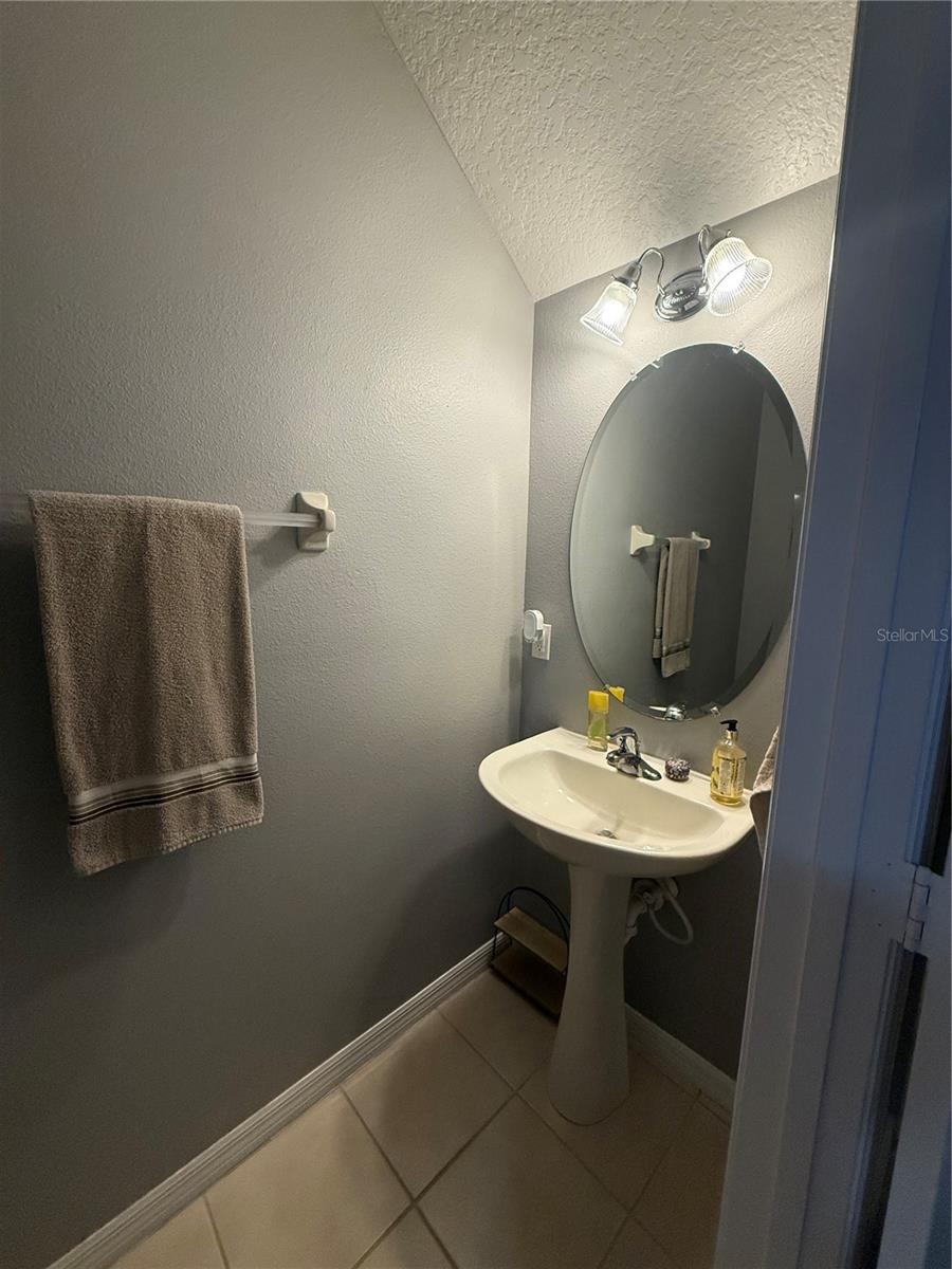 Image 14 of 22 For 10604 Savannah Wood Drive 84