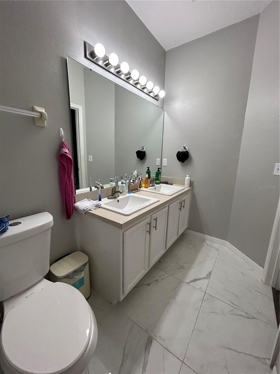 Image 17 of 22 For 10604 Savannah Wood Drive 84