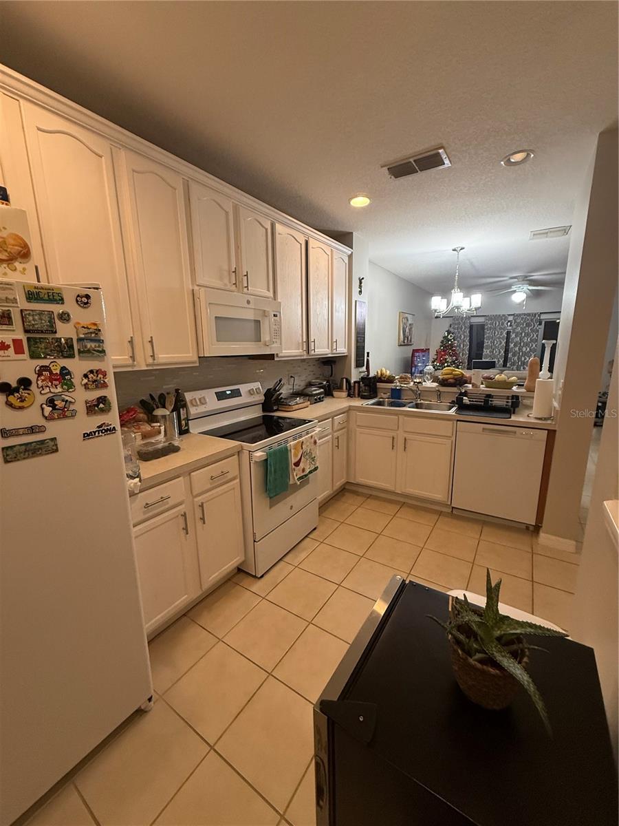 Image 7 of 22 For 10604 Savannah Wood Drive 84