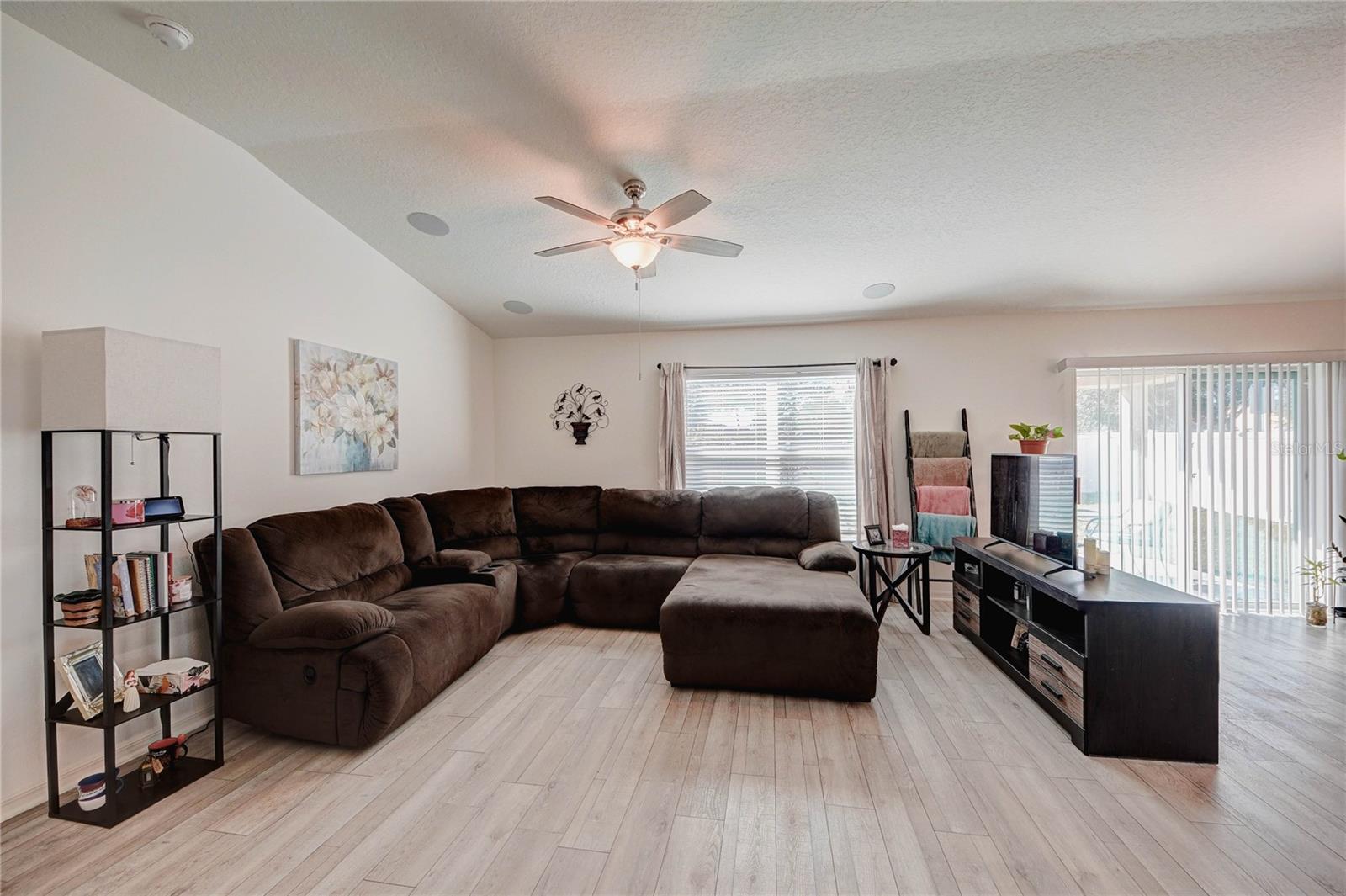 Image 5 of 31 For 3200 Casa Del Rey Avenue