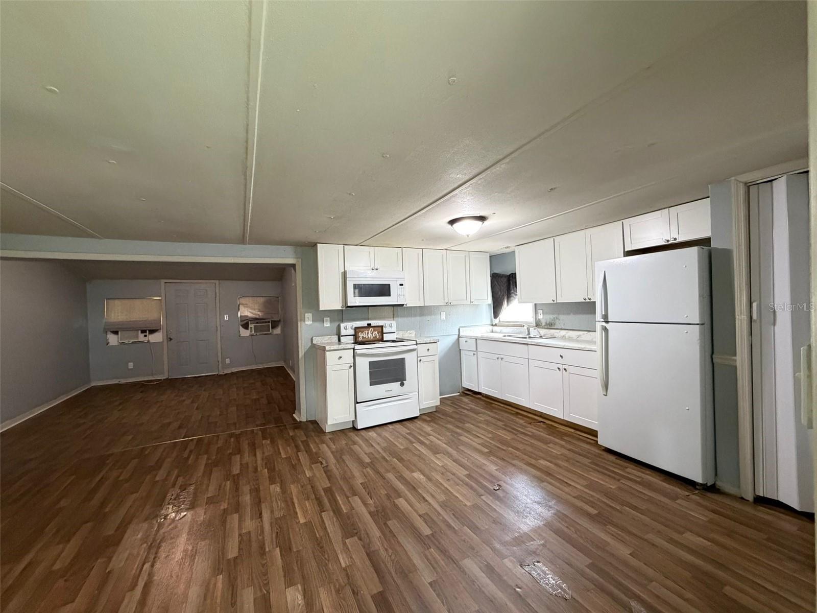 Image 3 of 12 For 5071 Hibiscus Road