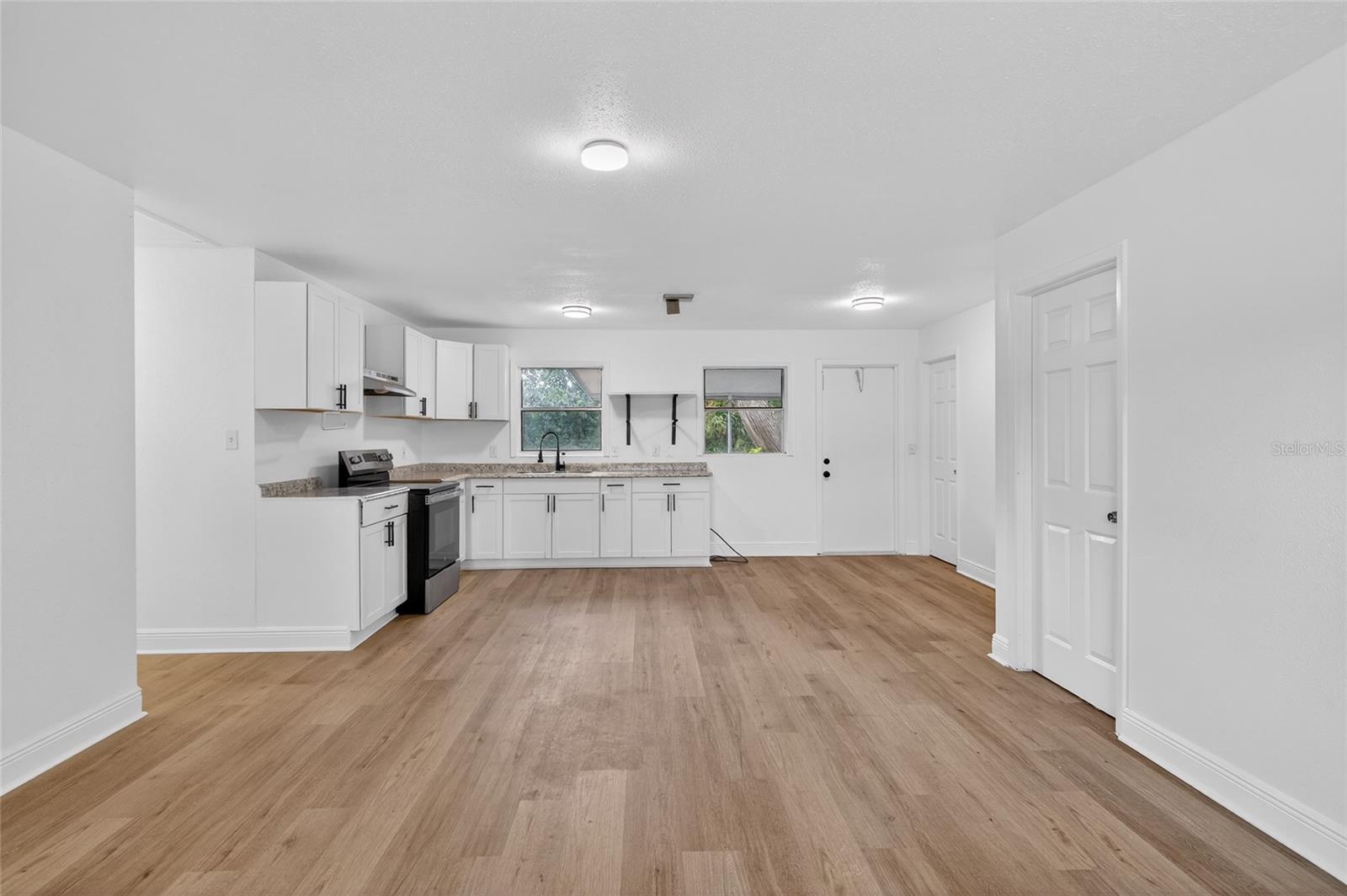 Image 11 of 33 For 4340 Rosehill Avenue