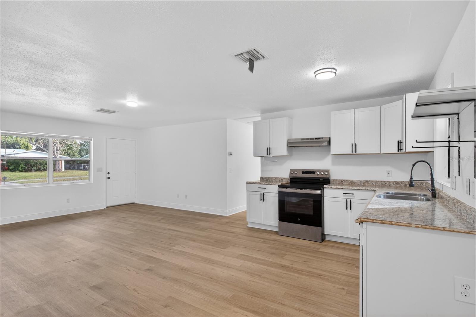 Image 12 of 33 For 4340 Rosehill Avenue