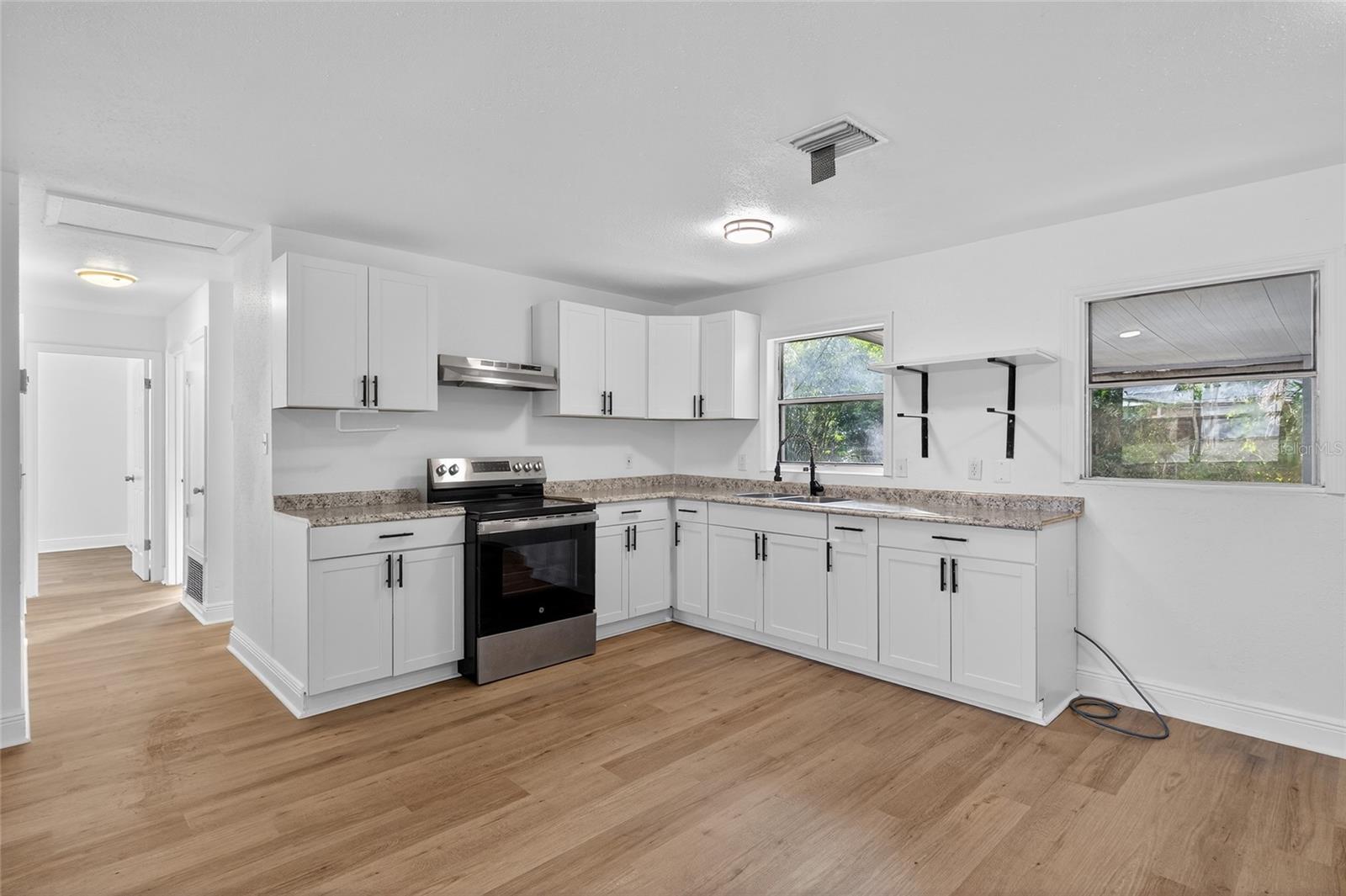 Image 13 of 33 For 4340 Rosehill Avenue